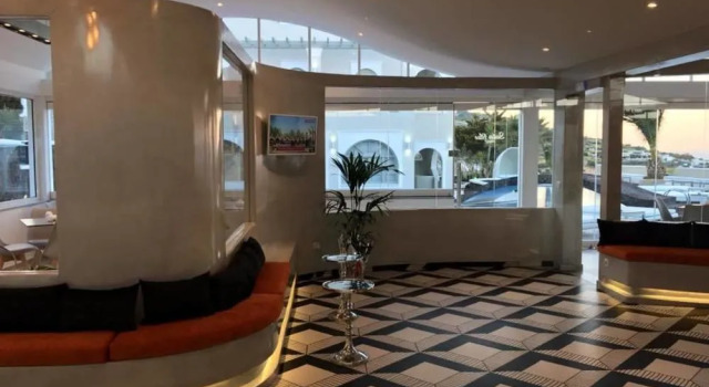 Suites Blue Hotel, Забронировать Отель Тира Santorini Caldera, рядом с Музей досторического города Тира