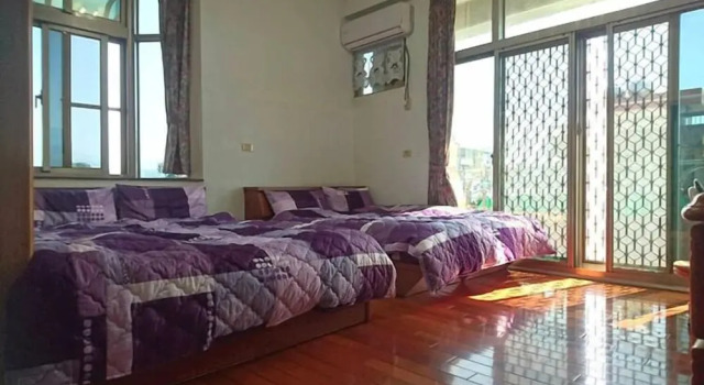 Четырёхместный номер Standard с балконом Xiangyang Tianyuan Ju Homestay
