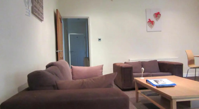 Апартаменты No 8 - LARGE 2 BED NEAR SEFTON PARK AND LARK LANE