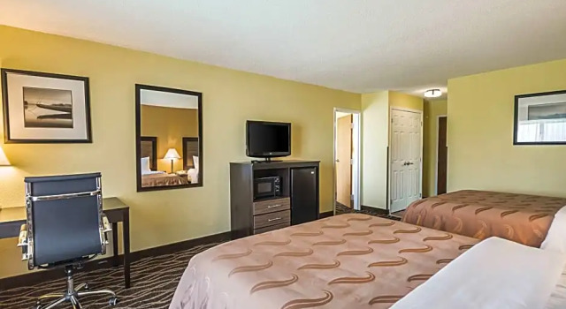Шестиместный номер Standard Quality Inn & Suites Frostburg-Cumberland