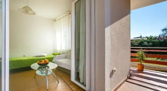 Четырёхместные апартаменты с балконом Apartments Gracijela