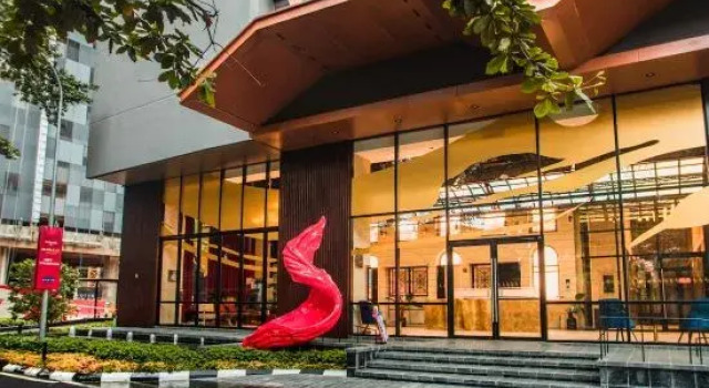 Scarletz Suites KLCC • 5-min to Petronas Twin Towers • Rooftop Infinity Pool