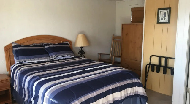 Tyee Restaurant and Motel, Забронировать Мотель Отели Каупевилл с парковкой, рядом с Историческое общество округа Айленд, Парковка