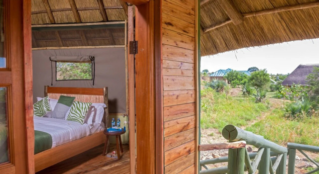 Двухместный номер Luxury с видом на озеро Tilenga Safari Lodge