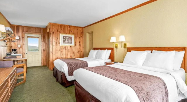 Четырёхместный номер Deluxe с видом на горы Green River Lodge