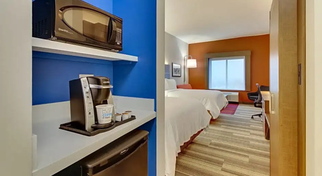 Четырёхместный люкс c 1 комнатой Holiday Inn Express & Suites - Nashville MetroCenter Downtown by IHG