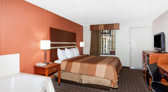 Номер Deluxe Days Inn by Wyndham Dalton