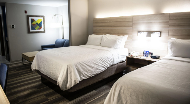 Holiday Inn Express Hotel & Suites Sedalia, Rezerwuj Hotel Sedalia Missouri