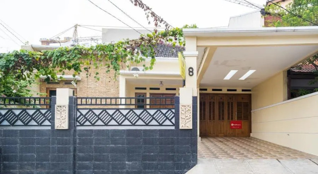 RedDoorz Syariah near Grand Kota Bintang
