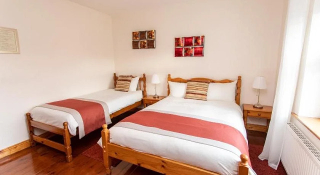 Nellie Dees - Room Only, Rezervasyon Otel Doolin 