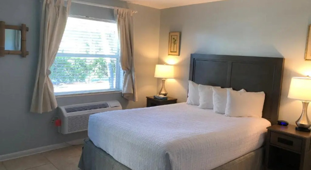 Студия Marco Island Lakeside Inn