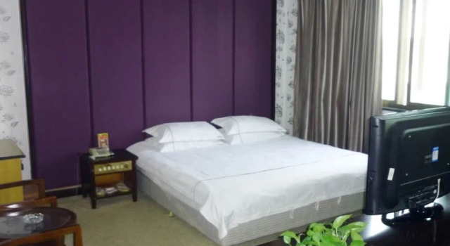Yi Wu Bai Rui Hotel, Prenota Hotel Hotel economici a Yiwu, vicino a Luobinwang Park