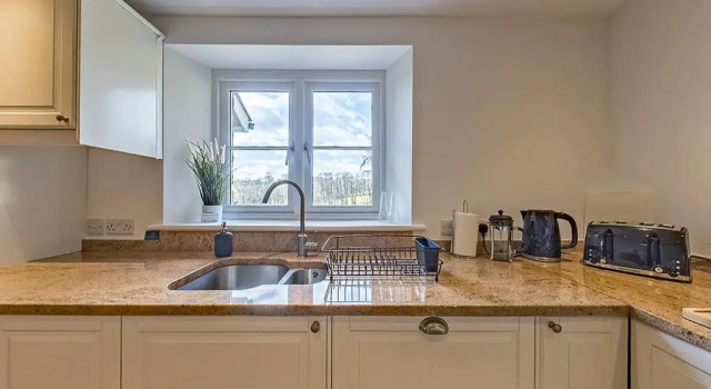 Коттедж 3 Bedroom Barn Conversion with HOT TUB-Garden View - Ty Cerrig Barn