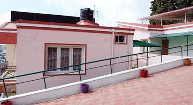 Town Country Guest House, Забронировать Гостевой дом Отели Кодайканала с парковкой, рядом с Kodai International Business School, Парковка