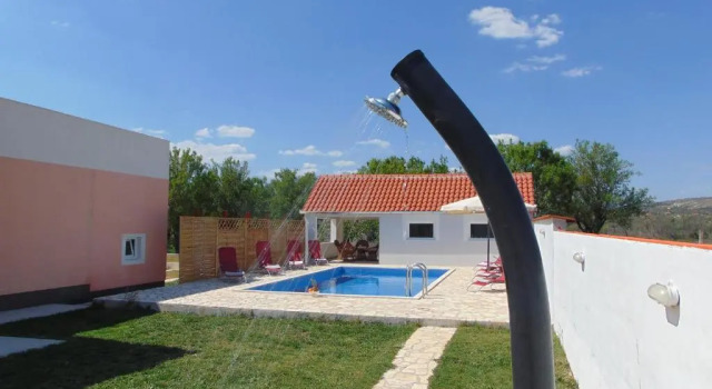 Коттедж Holiday Home Donji Lepuri