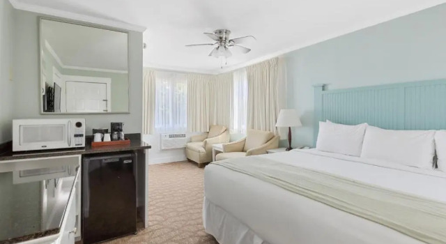 Номер Deluxe Colonial Inn