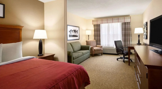 Люкс Baymont Inn & Suites by Wyndham Morrow - Atlanta I-75 South
