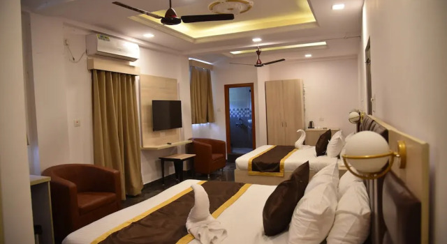 Люкс Treebo Clarissa Resort with Swimming Pool