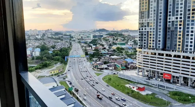 Symphony Tower Studio # 3 ( With Balcony )