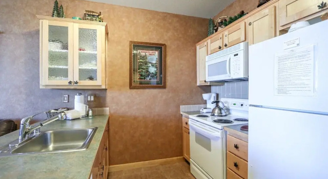 Номер Standard Sunstone 103 Updated Condo At Sunstone Lodge with Great Complex Amenities, near Ski-In Ski-Out by RedAwning