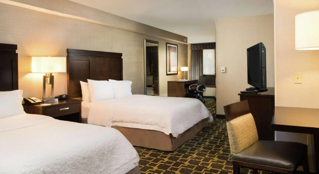 Четырёхместный номер Standard Hampton by Hilton Shelton