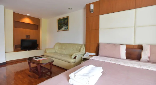 Студия с балконом Eight Ville Apartment