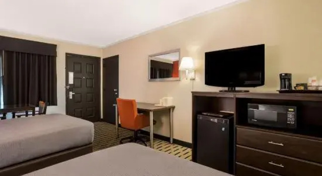 Четырёхместный люкс Quality Inn & Suites Millville