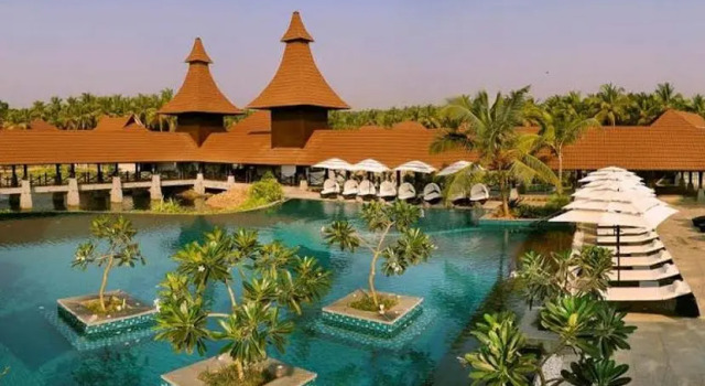 Двухместный люкс Отель The LaLit Resort and Spa Bekal