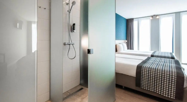 Четырёхместный номер Melrose Hotel