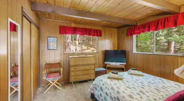 Коттедж Walk to Fly-in Lake: Blue Lake Springs Cabin!