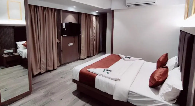 Люкс Hotel Everest Residency