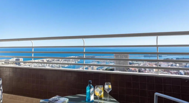 Апартаменты Luxury Alicante Skylights Apartments