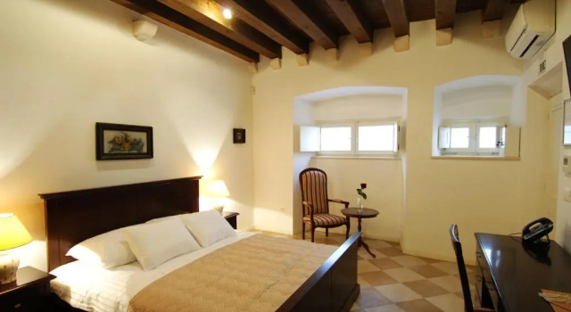 Студия SUNce Palace Apartments with free offsite parking