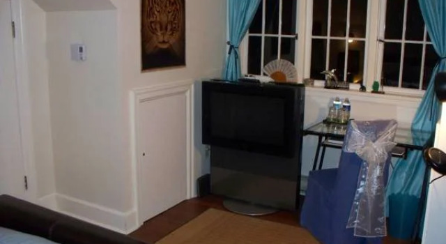 Charm of Qualicum Bed and Breakfast, Prenota Hotel Qualicum Beach Central Vancouver Island