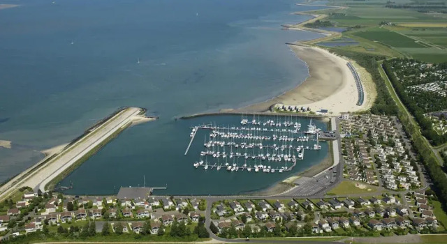 Коттедж Bungalow Near Oosterschelde Beach