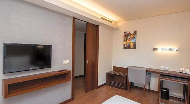 Номер Standard с балконом Eurostars Oporto
