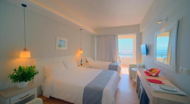 Deniz manzaralı Süper üç kişilik oda Elea Beach Hotel