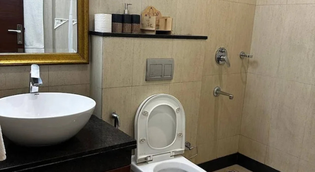 Апартаменты c 1 комнатой Luxurious 1bhk Apartment in Gurgaon With Shared Pool and BBQ Area