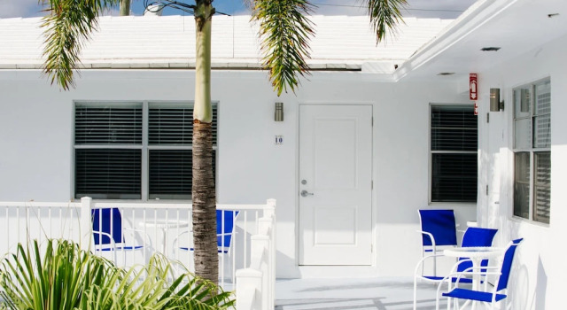 Люкс Deluxe с видом на бассейн Sea Spray Inn