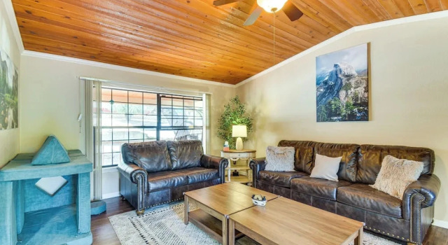 Game Room + Bar: Wooded Pine Mountain Lake Retreat, Buchen Sie Ferienhaus Pine Mountain Lake USA