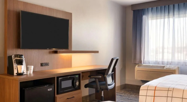 Четырёхместная студия La Quinta Inn & Suites by Wyndham Springfield