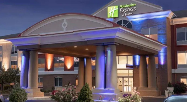 Четырёхместный люкс Holiday Inn Express Hotel & Suites Vestal by IHG