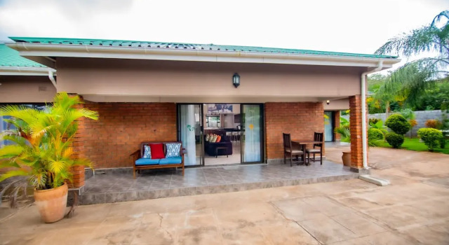 Dzimbahwe Guest Lodge