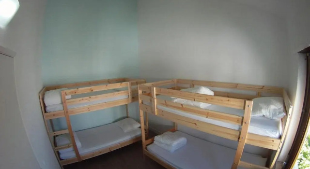 Кровать в общем номере Ahoy Porto Covo Hostel