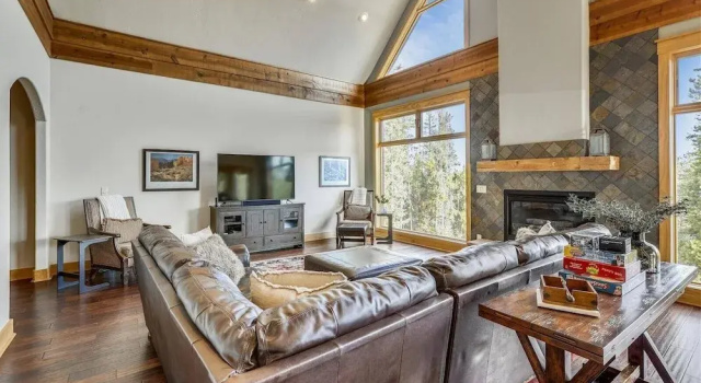 Luxury 5 Bedroom Pet-friendly Home in Breckenridge - 2 Miles to Main Street, Rezerwuj Dom wakacyjny Hotele w Vail Ski z parkingiem, Parking