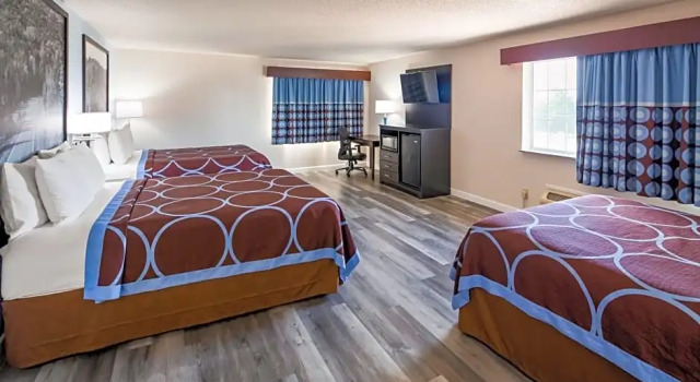 Шестиместный люкс Super 8 by Wyndham Neillsville WI