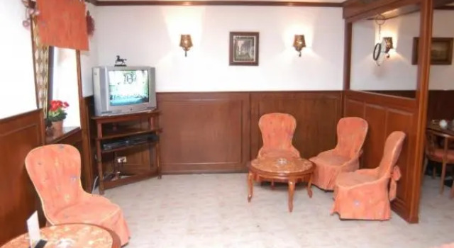 Thresholds, Boek Hotel Porogi Satkinsky District