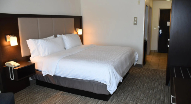 Двухместный номер Standard Holiday Inn Express Hotel & Suites Evanston by IHG