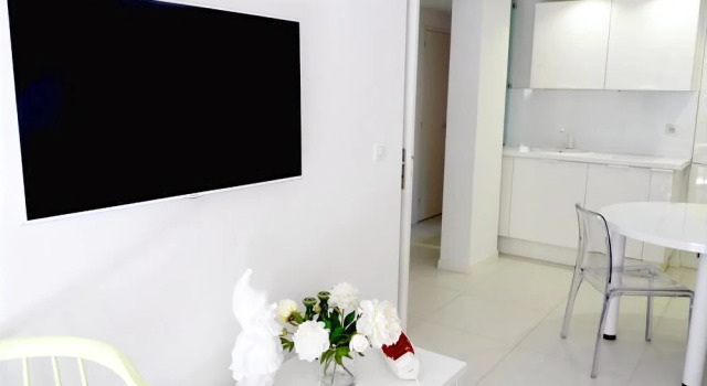 Apartment 85