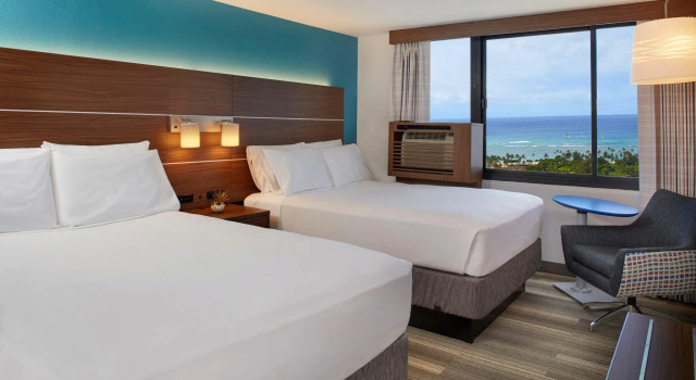 Четырёхместный номер Standard с частичным видом на океан Holiday Inn Express Waikiki by IHG